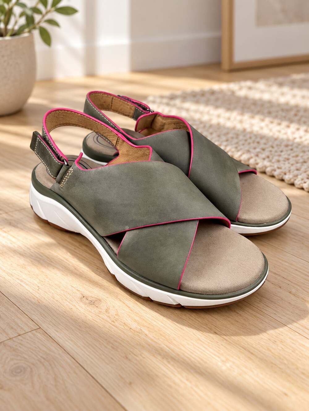 Bionica Andrya Women’s Crisscross Slingback Sandals Pine Cone Green 7.5 M